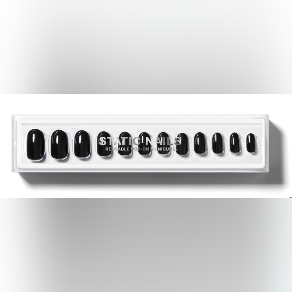 STATIC NAILS Reusable Pop-On Manicure in Dark Room Round